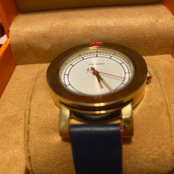 Tory Burch Unused Ellsworth Leather Stap Watch NEW - Picture 4 of 6